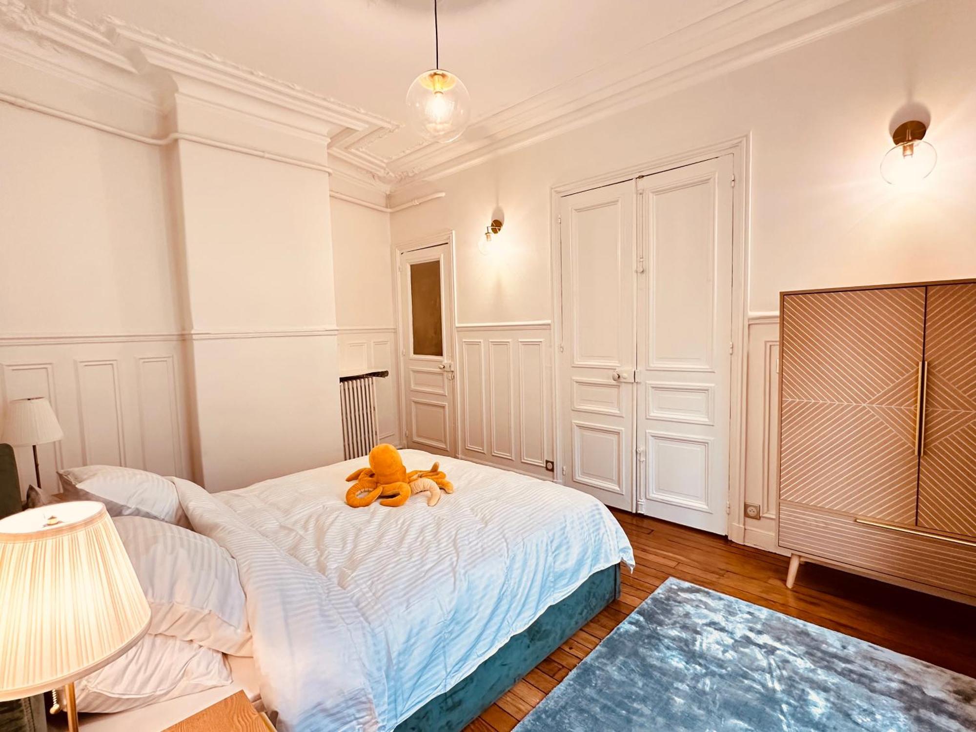 Charming 4-room Flat Near Eiffel Tower-8people-2 Bedrooms *